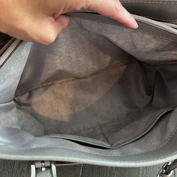 Michael Kors Leather Tote/Purse - Picture 4 of 10